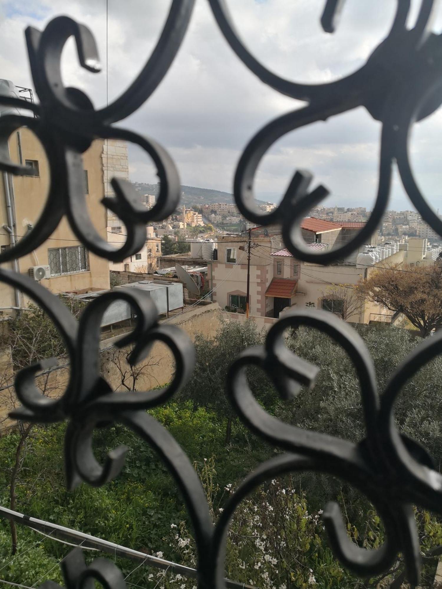 White Tulips Apartment الزنبقة البيضاء جرش المظهر الخارجي الصورة