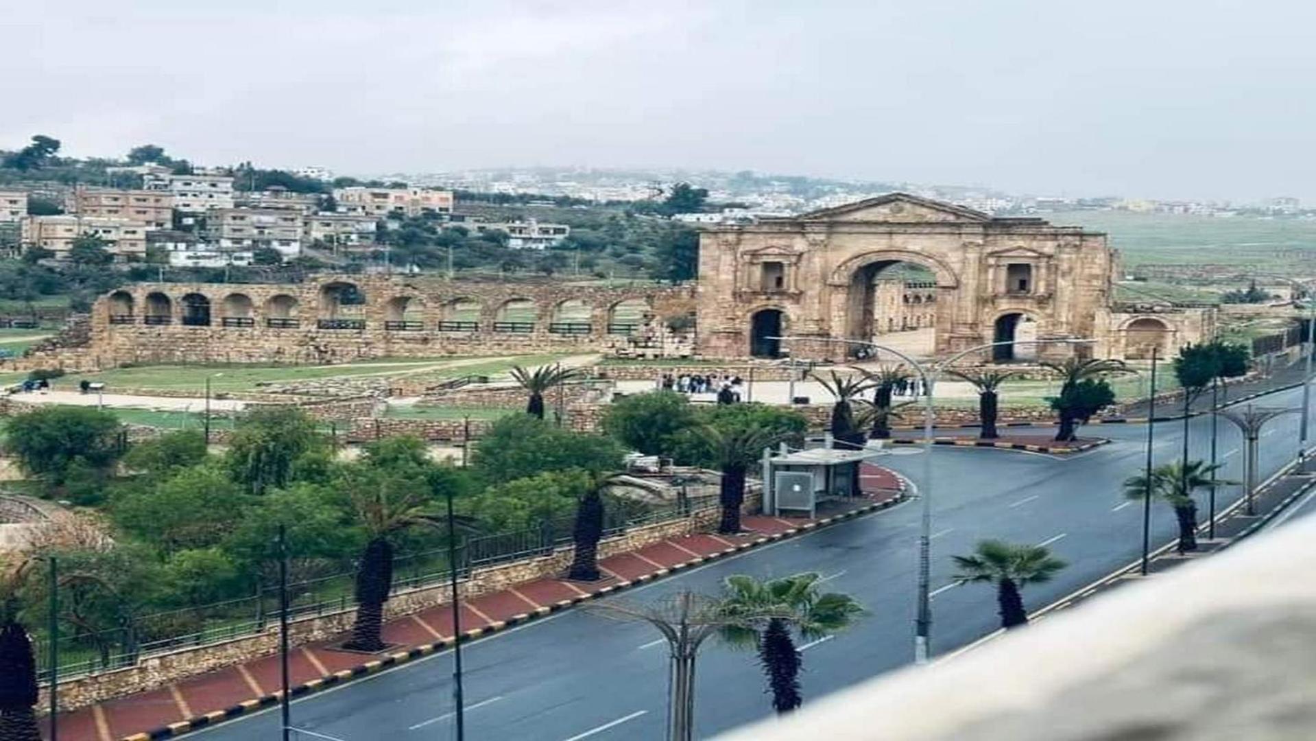 White Tulips Apartment الزنبقة البيضاء جرش المظهر الخارجي الصورة